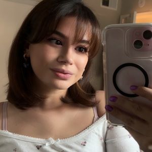 Meet your Posher, Carla